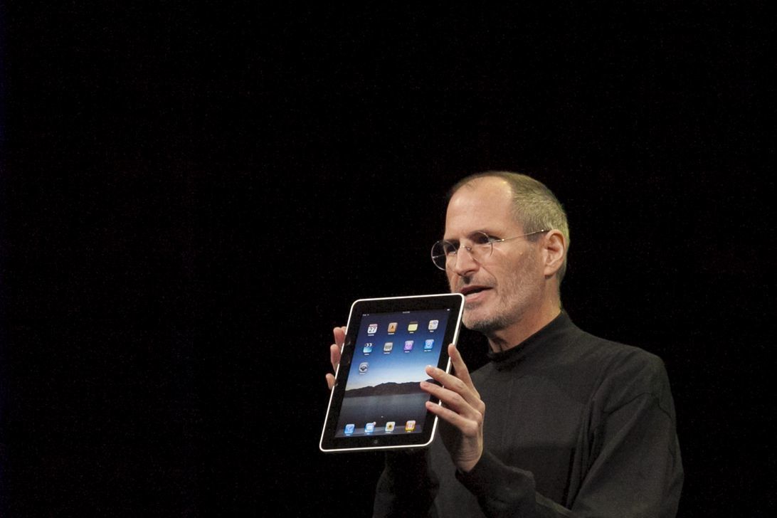 2010年1月27日、サンフランシスコで「iPad」を発表するAppleの当時の最高経営責任者（CEO）、Steve Jobs氏
