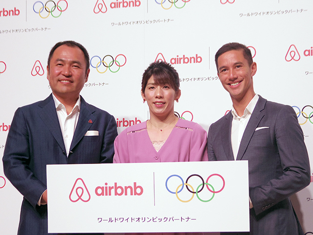 左から、Airbnb Japan 代表取締役の田邉泰之氏、吉田沙保里さん、国際オリンピック委員会Head of Partnership Managementのブレット・ヘイゼル氏