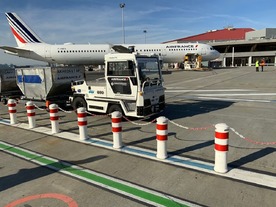 エールフランス、機内へ積み込む預け荷物を自動運転車で運搬--空港ビルと飛行機を結ぶ