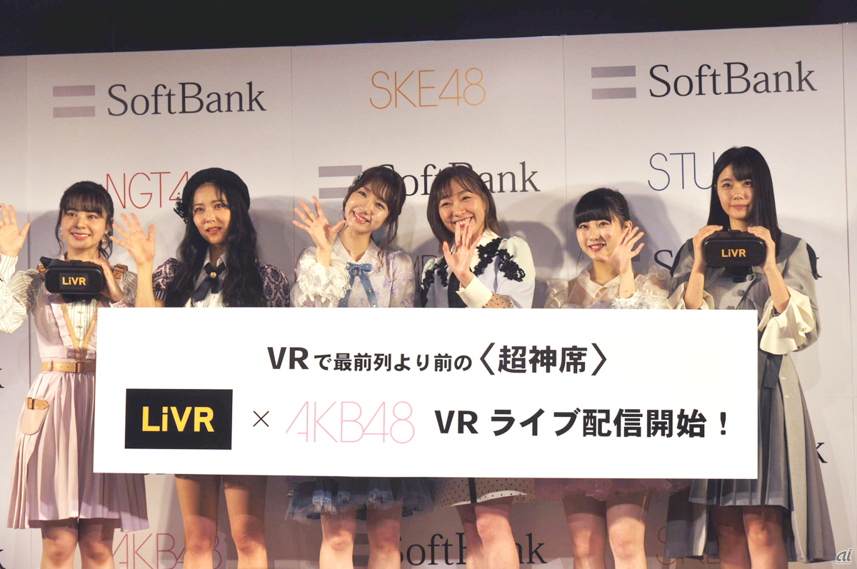 AKB48劇場で行われた発表会では、グループのメンバーが登壇。左からNGT48の本間日陽さん、NMB48の白間美瑠さん、AKB48の柏木由紀さん、SKE48の須田亜香里さん、HKT48の田中美久さん、STU48の瀧野由美子さん