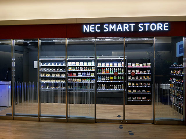 NEC 本社ビル地下1階に設置されたレジレス型店舗「NEC SMART STORE」