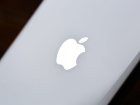 アップル、「iPhone」メールアプリの脆弱性に緊急性はないとの見解