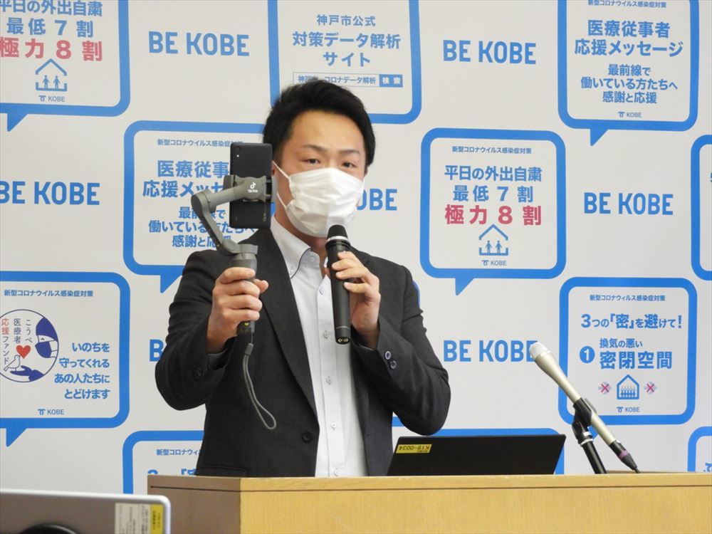 企画調整局つなぐラボ特命係長の長井伸晃氏からキャンペーンと上位入賞者の賞品が紹介された。