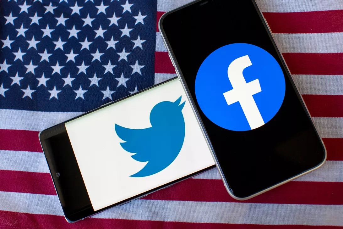 Twitter、Facebookのロゴと星条旗