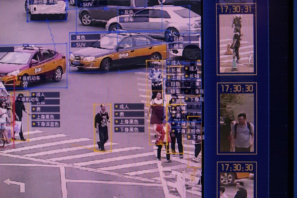 歩行者や自動車を認識する商湯科技（センスタイム）の「SenseVideo」システムのデモ