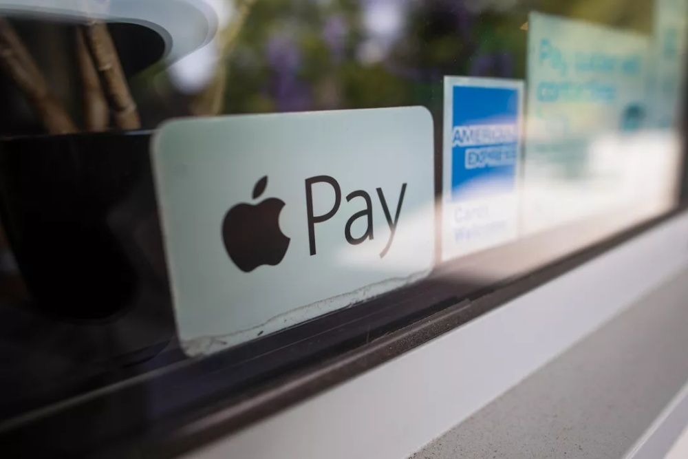 Apple Payが利用可能なことを示すカード