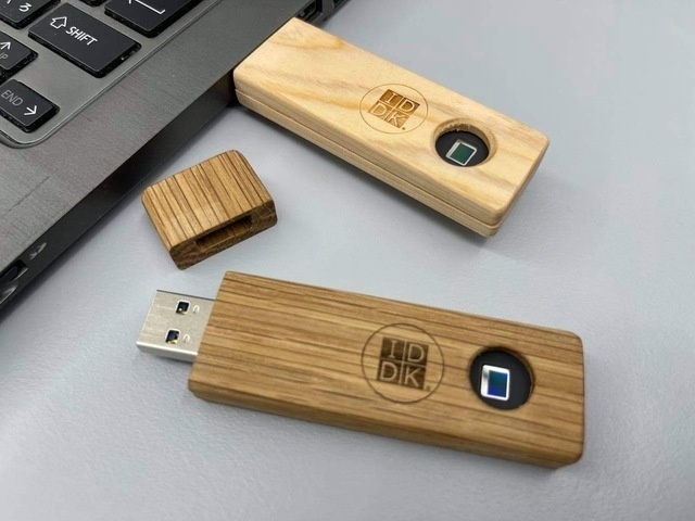 USBスティックモデルをMakuakeで支援募集中（2021年8月30日まで）