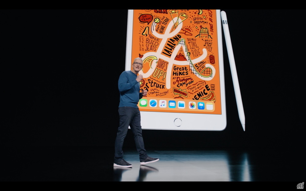 Apple 最高経営責任者（CEO）のTim Cook氏。背景は前世代のiPad mini。第一世代のApple Pencilに対応していた