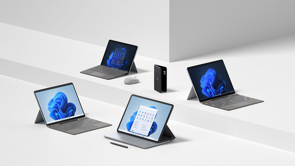 Microsoftが発表した新しいSurfaceのラインアップ。下段左からSurface Pro X、Surface Laptop Studio、上段左からSurface Go 3、Surface Duo 2、Surface Pro 8（提供：Microsoft）