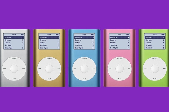 小型版：「iPod mini」

　2004年1月に「iPod mini」が登場した。パステルカラーで、以前のモデルよりも小さくて軽い。ストレージ容量は4GBで、新しい「ホールド」スイッチが特徴だ。