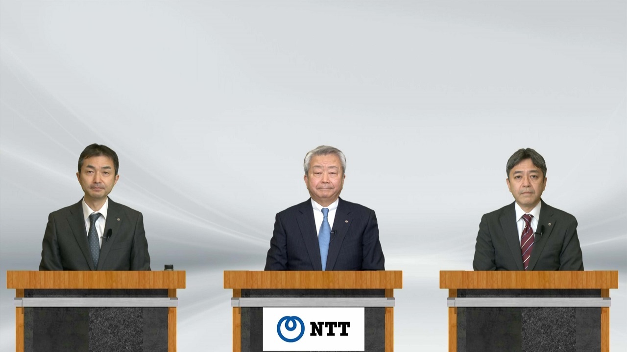 NTTの澤田氏(中央)は、料金引き下げ競争について「一息ついてる」との認識を示している(NTT提供)