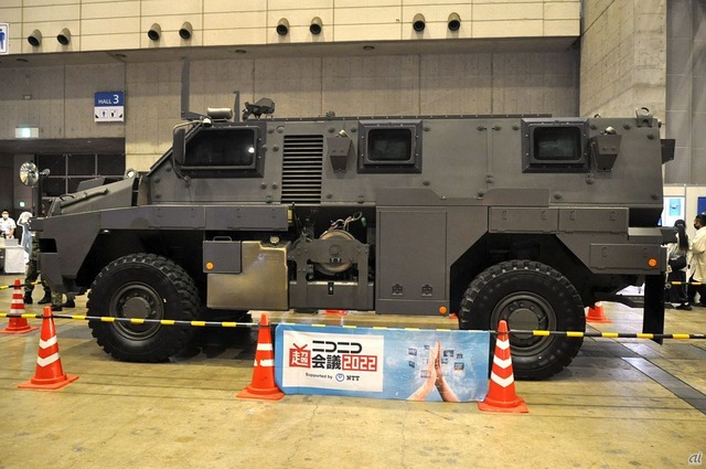 　陸上自衛隊で8台しか存在しないという装甲車「輸送防護車 MRAP」が展示。