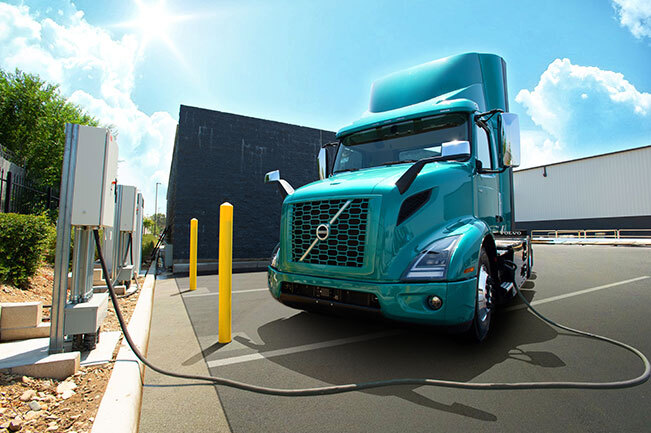 大型EVトラックによる長距離輸送が可能に（出典：Volvo Trucks North America）