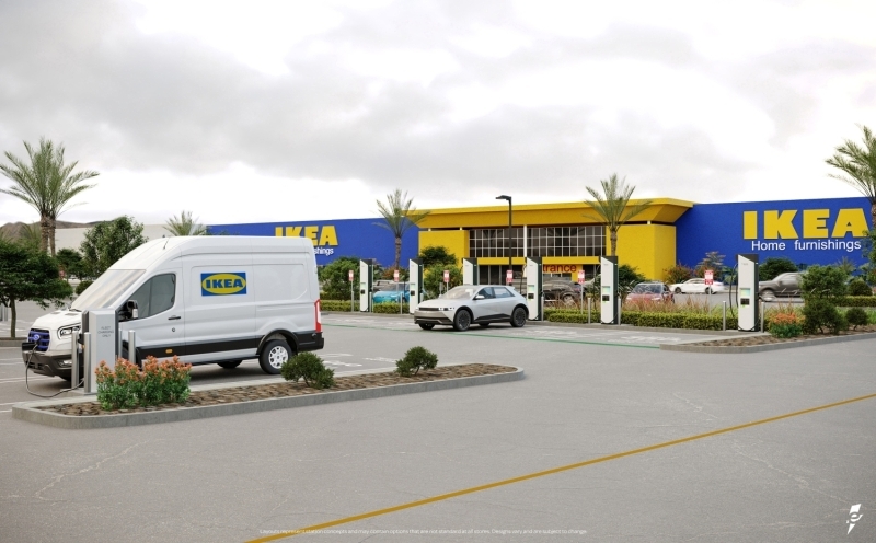 配達車両向け（左手前）と一般車両向け（中央）の充電スタンド（出典：IKEA）