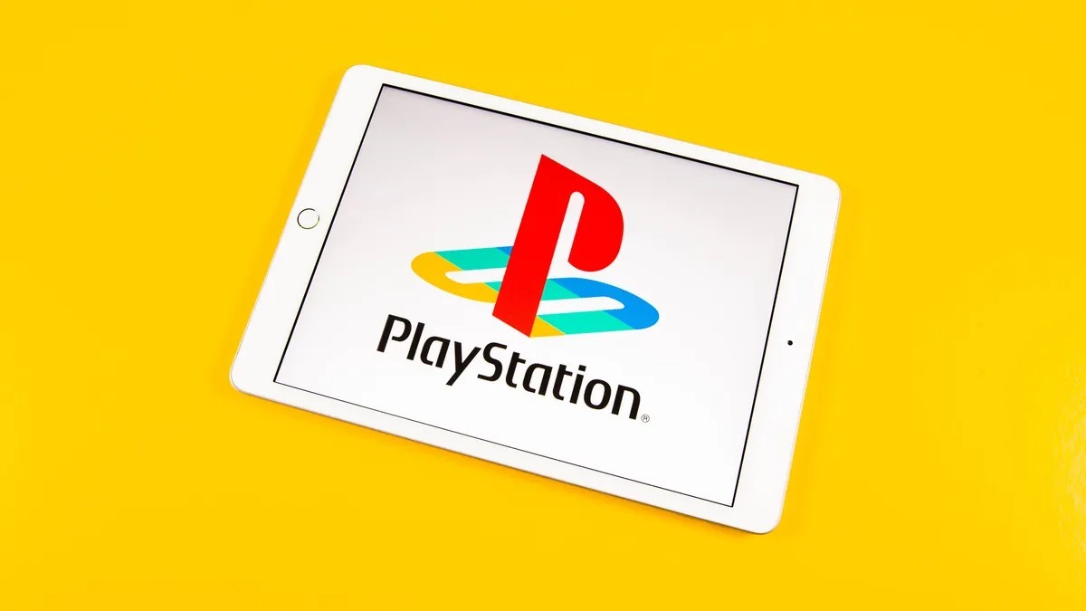 PlayStationのロゴを表示したタブレット