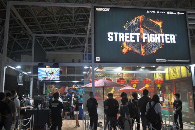 　対戦格闘ゲーム新作「ストリートファイター6」。キャラクターを使い対戦するモード「ファイティンググラウンド」を体験可能。シングルプレイ試遊台、対戦プレイ試遊台をそれぞれ出展している。