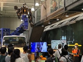JR西、鉄道の安全を守る「人型」の重機ロボ--9月19日から京都鉄道博物館に展示