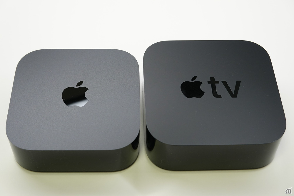 第3世代の「Apple TV 4K」（左）と従来のApple TV 4K（右）。第1世代と第2世代のサイズや重さは同じだ