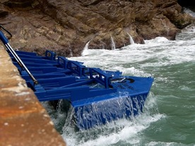 波の動きを再生可能エネルギーに変えるフローター--ジブラルタルの波力発電施設