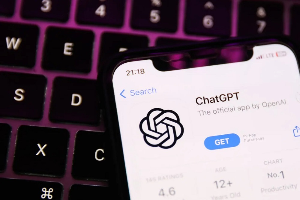 ChatGPTのアプリを表示したスマホ