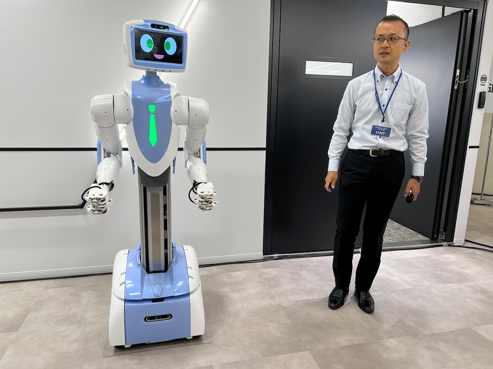 川崎重工のソーシャルロボット「Nyokkey」はChatGPTで会話機能を向上させた