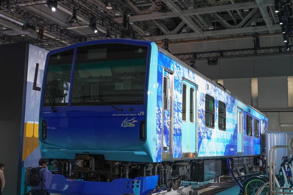 電車も本物をそのまま展示。水素で走るJR東日本「HYBARI」