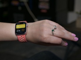 「Apple Watch」のダブルタップ機能が予想以上に便利--膨らむ未来への期待