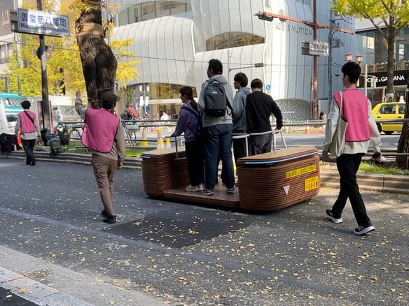 大阪御堂筋に現れた立ち乗りスローモビリティ--公道を走行、動く歩道的使い道も