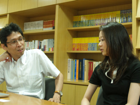 ダイヤモンド社書籍編集局局長の今泉憲志氏(左)と書籍編集局第二編集部電子書籍チームの常盤亜由子氏(右)