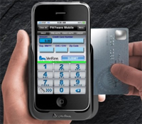 VeriFoneのPAYware Mobile。ハードウェアとiPhoneソフトウェアで構成される。