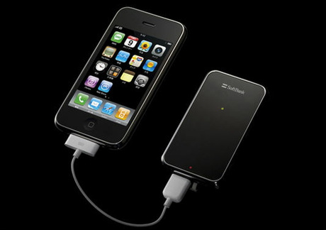 iPhone 3G用充電・ワンセグチューナー「TV＆バッテリー」