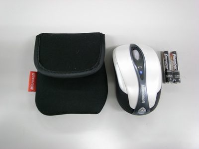 専用のポーチが付属する「Microsoft Bluetooth Notebook Mouse 5000」