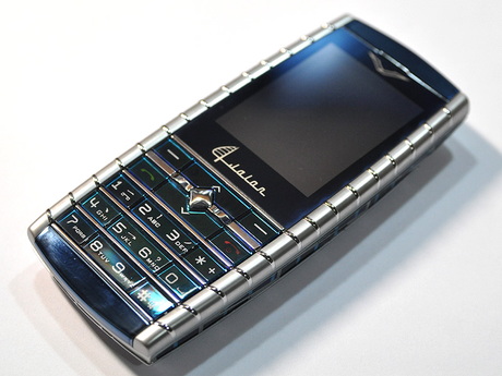 N89本体。独特のデザインが高級感ある