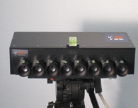 8つのレンズとセンサを持つ3DTVのカメラ