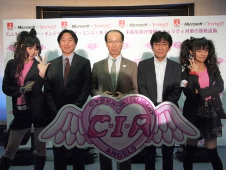左から黒田さん、マイクロソフト 堂山氏、TBSテレビ 城所氏、ヤフー 喜多埜氏、前田さん（クリックで拡大画像を表示）