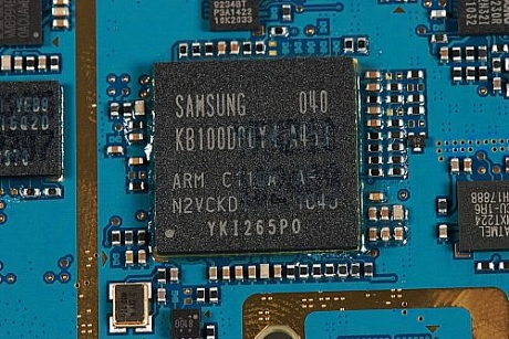 　サムスンのARM Cortex 8 1.0 GHz CPU（KB100D0YM A453）。