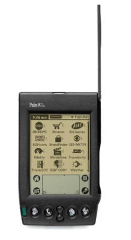 　「Palm VII」は、ワイヤレス分野に進出するPalmの初の取り組みだった。実際にはウェブをブラウズすることはなかったが、ウェブコンテンツを取得するワイヤレスアプリケーションを稼働することができた。携帯端末におけるワイヤレス接続の可能性を示した。