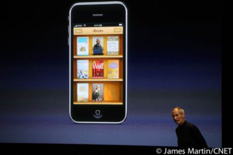 　iBooksがiPhone/iPod でも利用可能になる。大きさは、iPad版より小さくなる。
