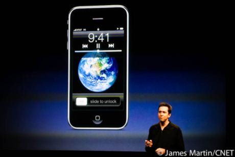 　iPhoneのロック画面でサードパーティー製アプリがオーディオコントロールを使用する方法を説明。これまでは、iPodアプリのみが対応していた。