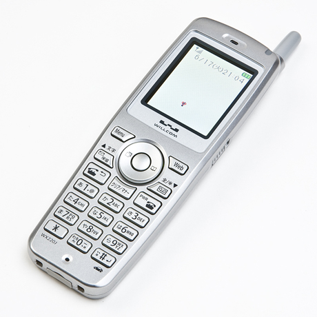 　WX220J
　2007年1月発売、日本無線製のシンプルなビジネスケータイ。事業所用コードレスとしてPBX（構内交換機）へ登録すると、内線電話として使えた。