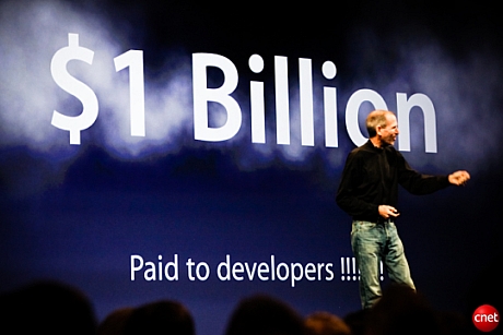 　このイベントは、Worldwide Developers Conferenceという名前の通り、すべては開発者のためのものだ。Jobs氏はiPhoneとiPadプラットフォーム上で開発してきたデベロッパーに10億ドル以上を支払ってきたことを誇らしげに明らかにした。