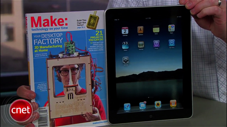 　iPadは、幅189.7mm、高さ242.8mm、厚さ13.4mm。大きさ的に通常の雑誌と同じ印象だ。