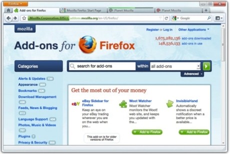　Mozillaの「Firefox」担当ディレクターであるMike Beltzner氏は米国時間5月11日、同人気ウェブブラウザの未来像についてウェブキャストで概略を説明した。

　Beltzner氏は、「Firefox 4」の複数のコンセプト画像を披露した。同ブラウザは2010年10月か11月のリリース予定となっている。同氏は、現在のFirefox 4がリリース時までには、すべての面において変更が加わる可能性があることを強調した。

　Beltzner氏が披露した画像によると、Firefox 4のタブ機能は「Google Chrome」のものとよく似ている。アドレスバーの上にタブが表示されるようになる。ホームボタンもタブで置き換えられている。