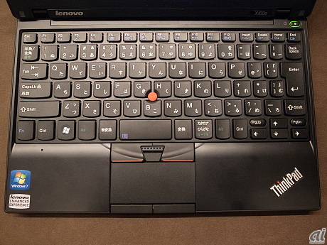 　ThinkPad X100eのキーボード。ThinkPad Edge 13”と同様に、キーが独立したアイソレーション・キーボードを搭載している。