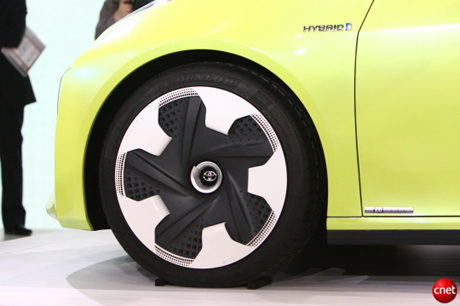 　FT-CHは、トヨタ自動車のSynergyハイブリッドシステムを使用することが考えられている。