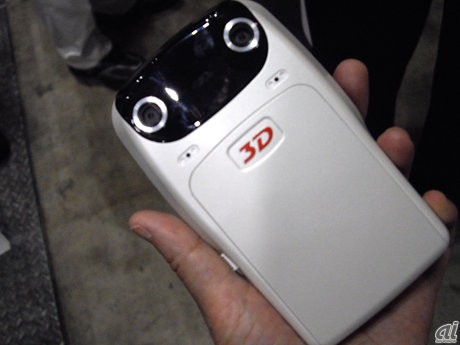 　レッツコーポレーションでは、3Dで撮影できるビデオカメラ「AIPTEK 3D」を展示。2眼レンズを備え、1280×720ピクセルの3D動画を撮影できる。