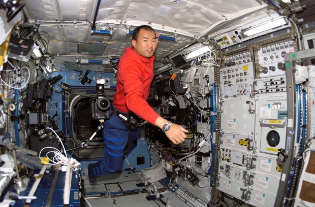 　現在ISSに滞在している日本人宇宙飛行士の野口聡一氏は、リモートでTwitterに投稿したり、YouTubeに動画をアップロードしたりしている。

　ISSと地球を結ぶNASAのネットワークは、デスクトップ仮想化製品「Citrix XenDesktop」と、「Citrix Branch Repeater」によるWANの最適化機能を使用している。Citrixの技術は、Expedition 22のフライトエンジニアであるT. J. Creamer氏が2010年3月に初めて使用した。それまでTwitterのつぶやきは、遅延の問題により、いったん電子メールで地上に送信してから地上スタッフが代理で投稿する必要があった。