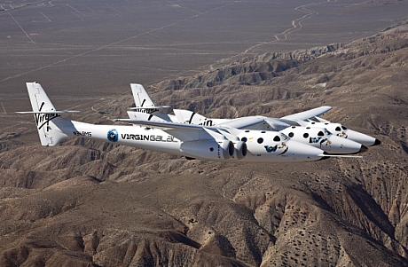 　22日の2時間54分にわたるテスト飛行中、VSS Enterpriseは高度4万5000フィート（約13.7km）に達した。
