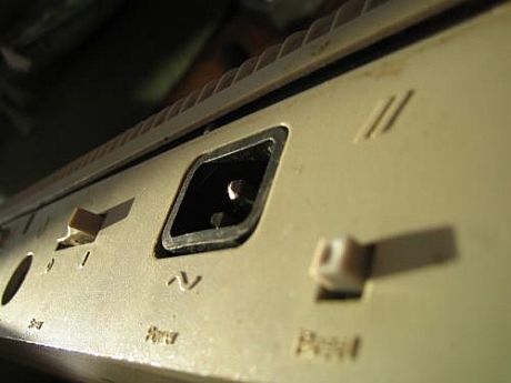 　Atari STEの電源ポート