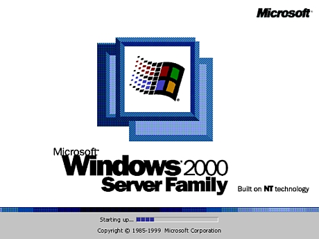 　2000年2月17日にリリースされた「Windows 2000 Server」。